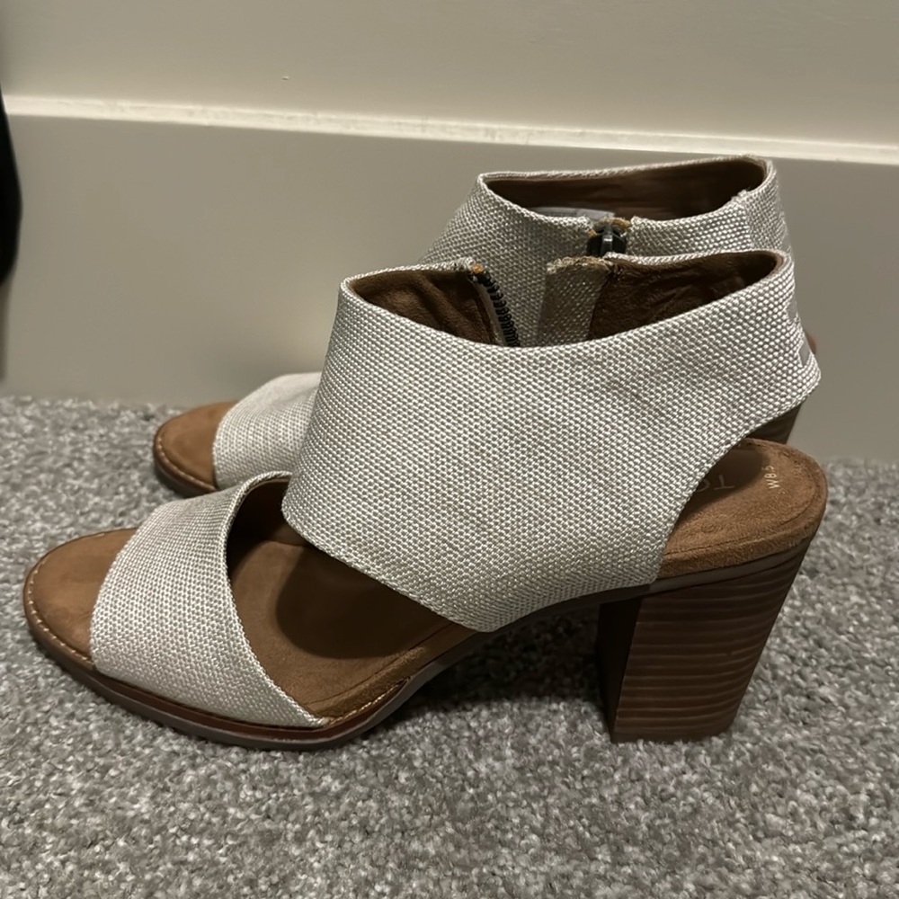 Tom’s Majorca wedge